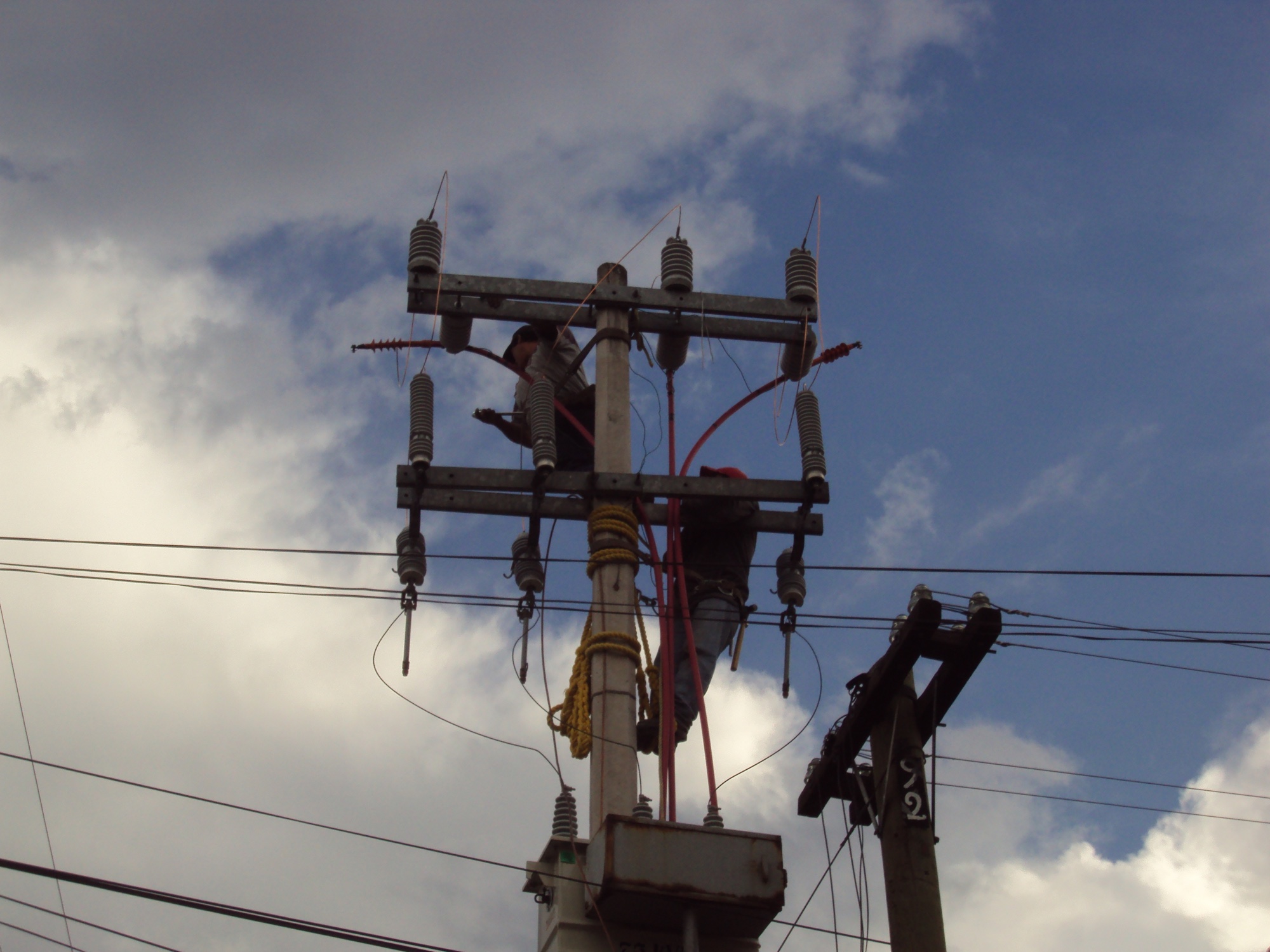Restablecimiento de redes subterráneas de 23 KV en Valle de México Centro